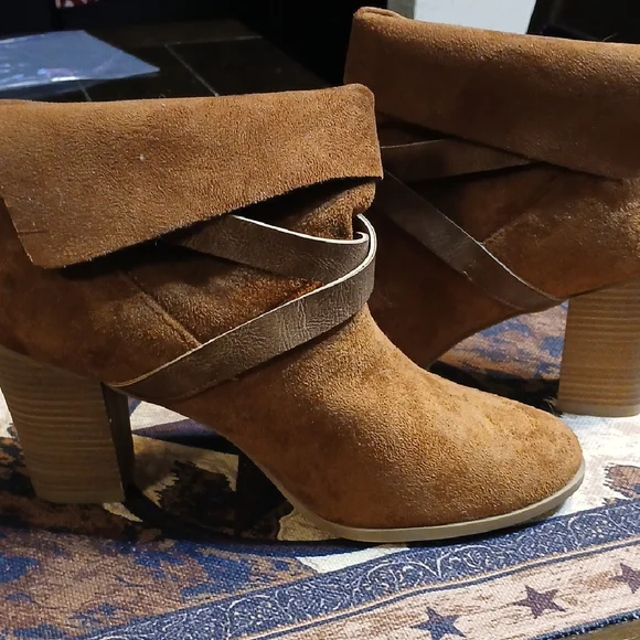 New Directions Brown Suede Women's Ankle Boots With Leather Strap Size 10 - Picture 1 of 10